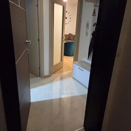 Modern 1 Bedroom Penthouse In *