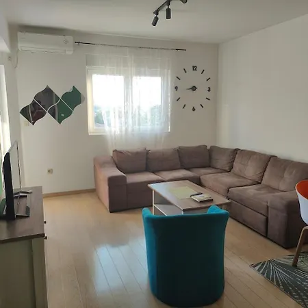 Modern 1 Bedroom Penthouse In Appartement *